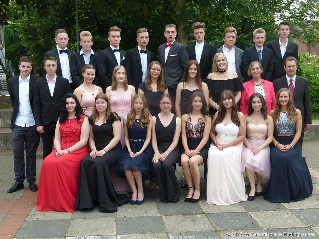 Schülerinnen und Schüler sowie Klassenlehrkräfte der Klasse 10c im Abschlussjahr 2017